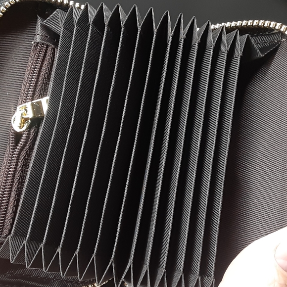 Black Bee Cardholder - Picture 4 of 9